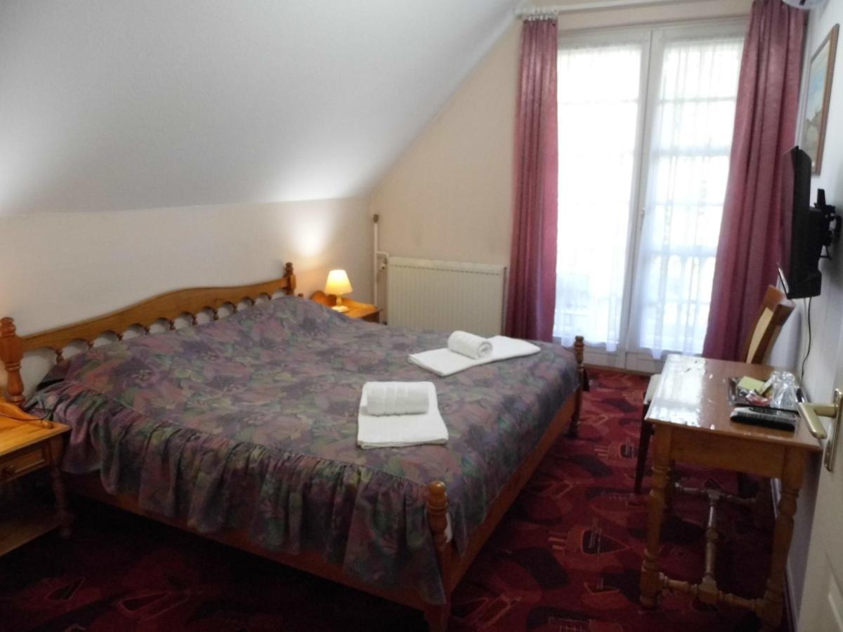 Millennium Villa Keszthely Rum bild