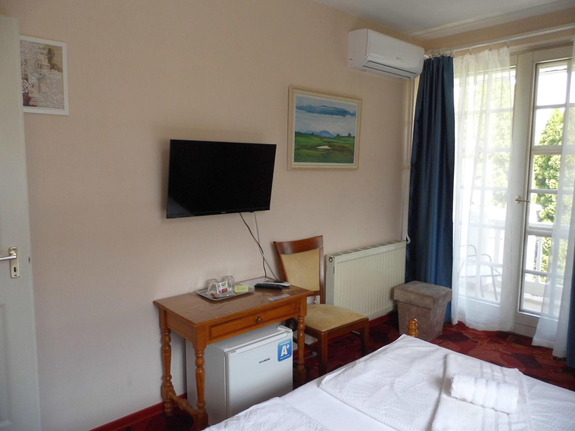 Millennium Villa Keszthely Rum bild