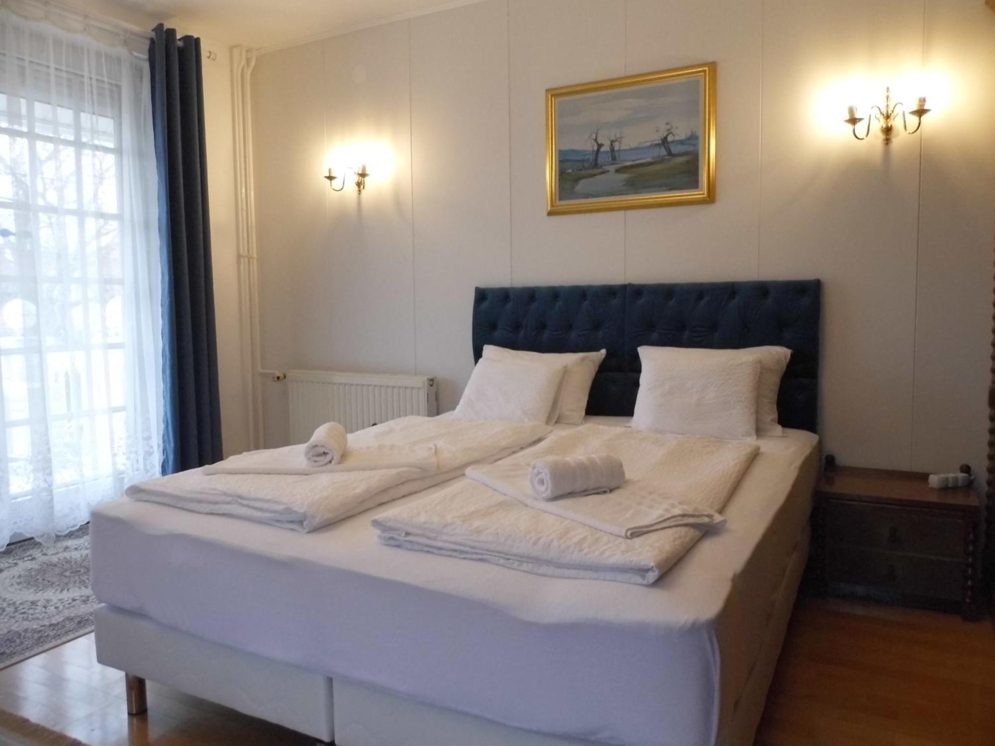 Millennium Villa Keszthely Rum bild