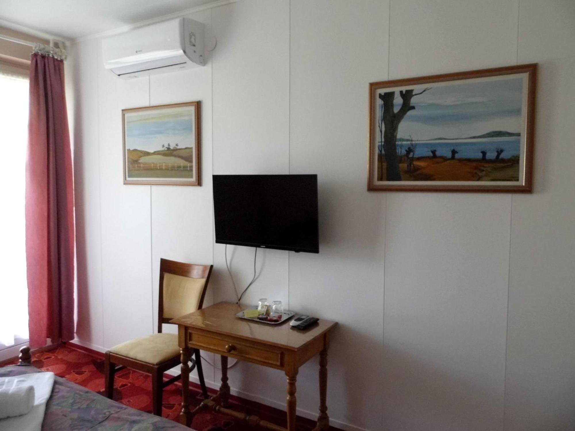 Millennium Villa Keszthely Rum bild
