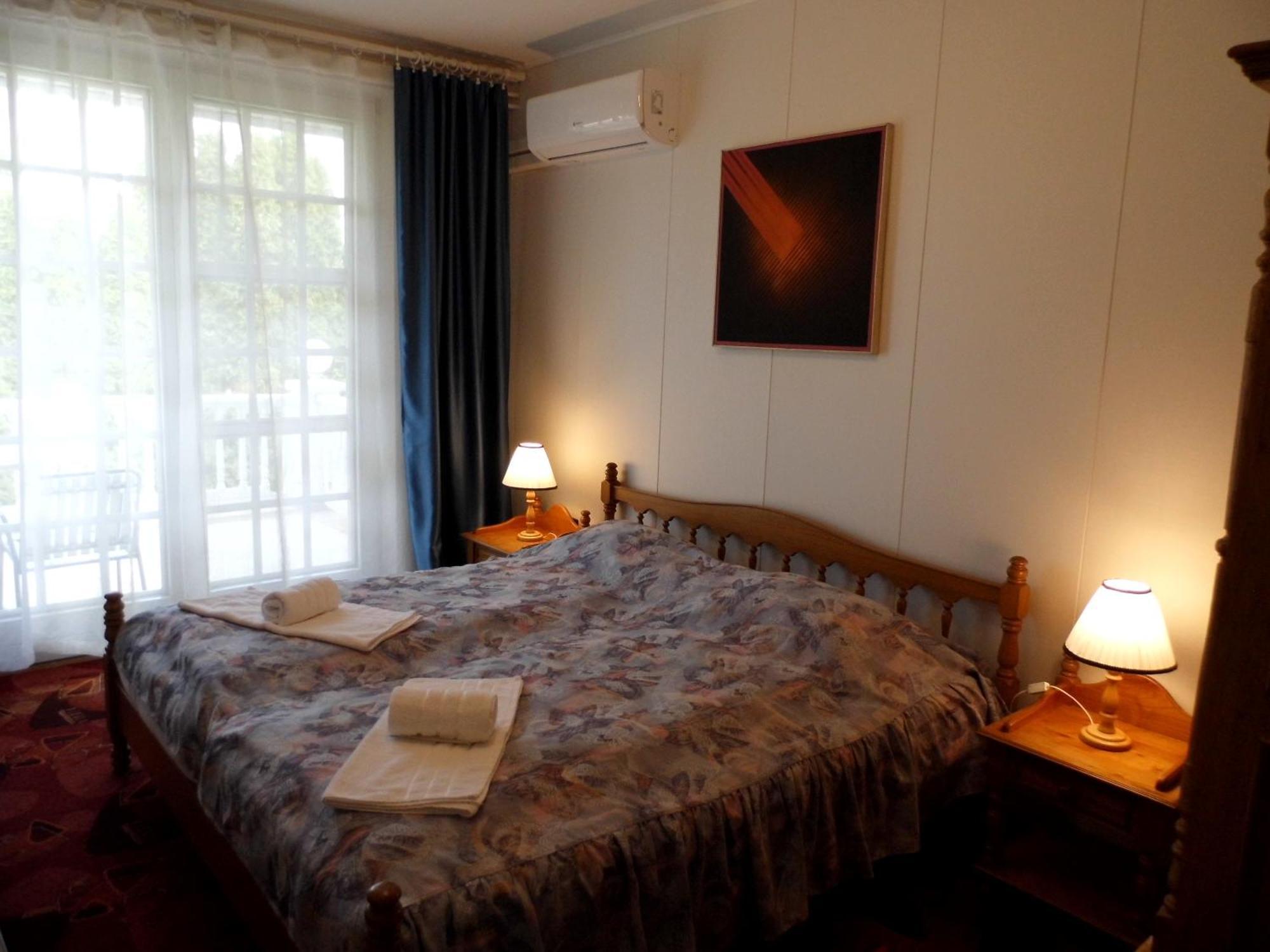 Millennium Villa Keszthely Rum bild