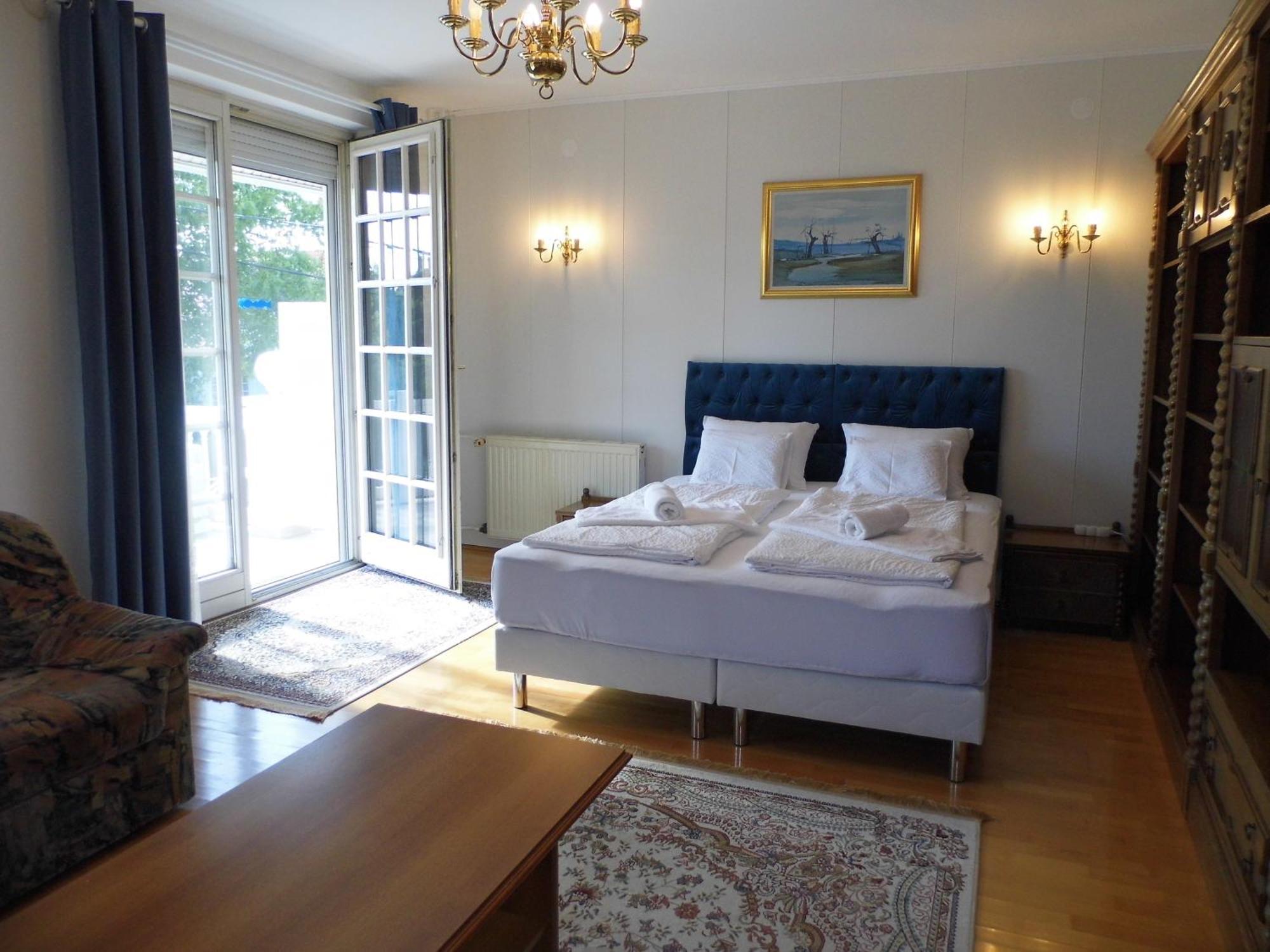 Millennium Villa Keszthely Rum bild