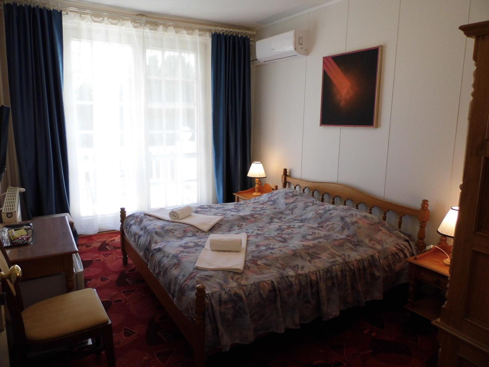 Millennium Villa Keszthely Rum bild