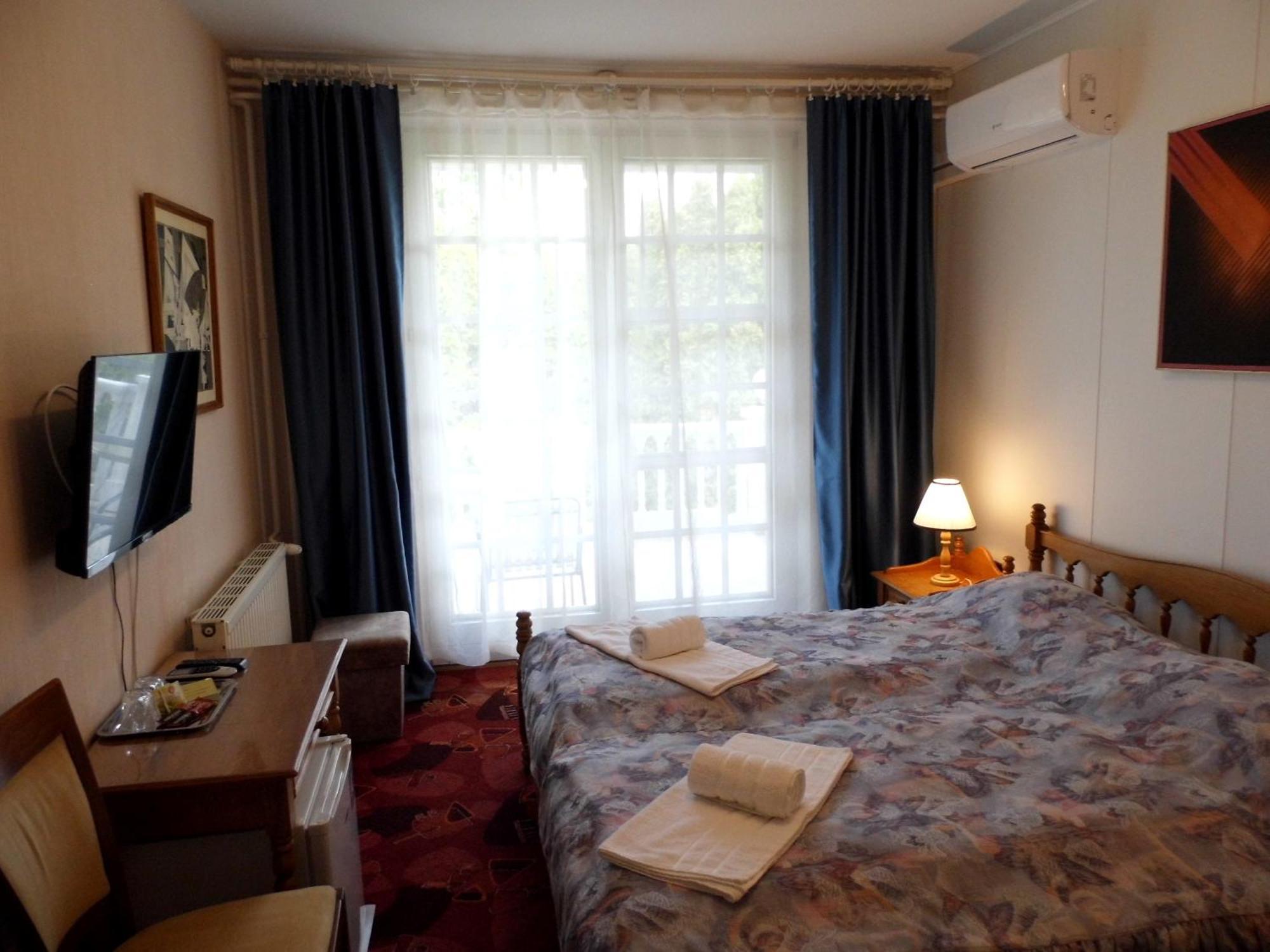 Millennium Villa Keszthely Rum bild
